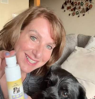 Hudpleiende spray beriket med fett